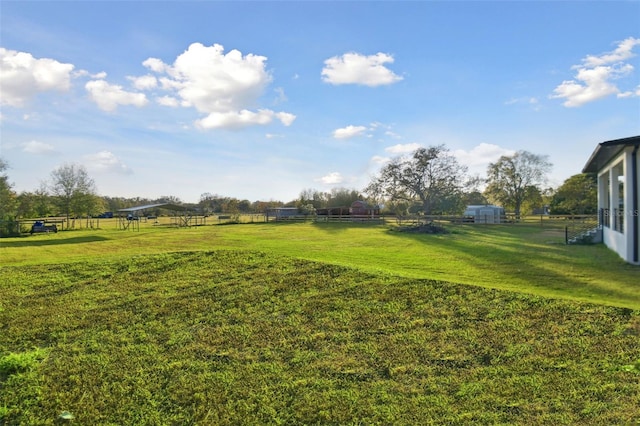 view of yard featuring a rural view