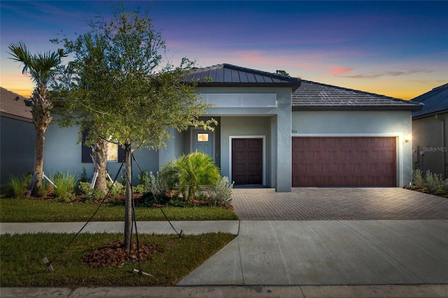 view of front facade featuring a garage