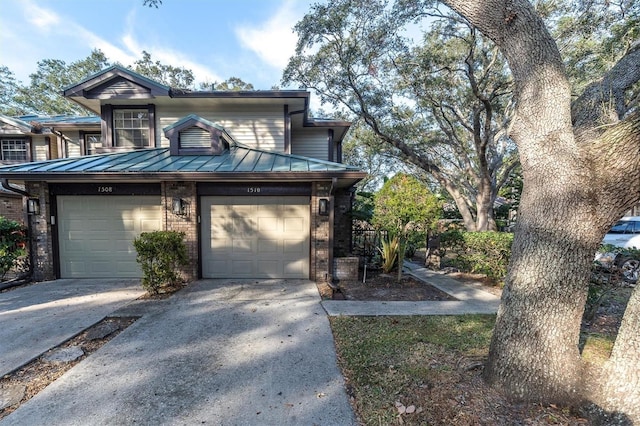 view of front facade featuring a garage