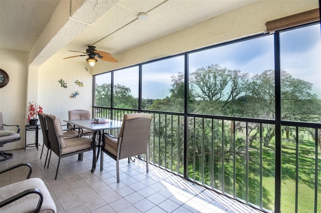 sunroom featuring ceiling fan