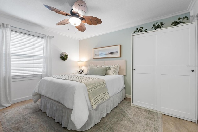 bedroom with a closet, ceiling fan, crown molding, and a textured ceiling