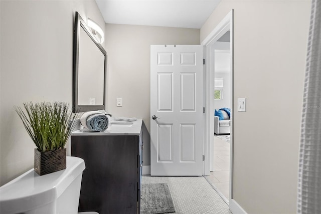 laundry area featuring light tile patterned floors