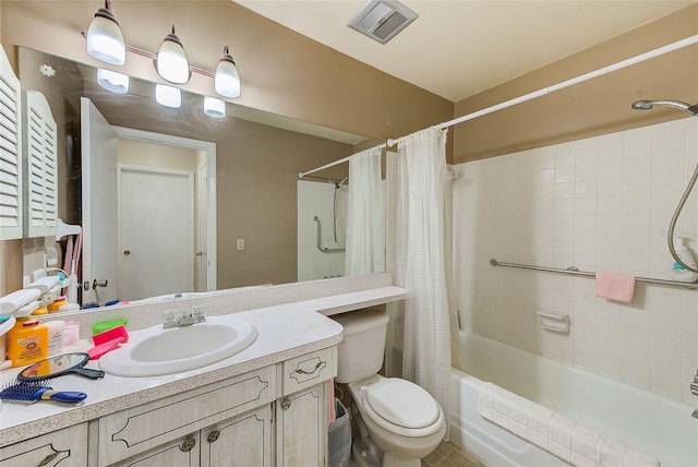 full bathroom featuring shower / tub combo with curtain, vanity, and toilet