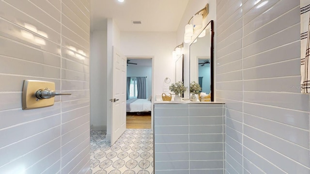 bathroom featuring ceiling fan