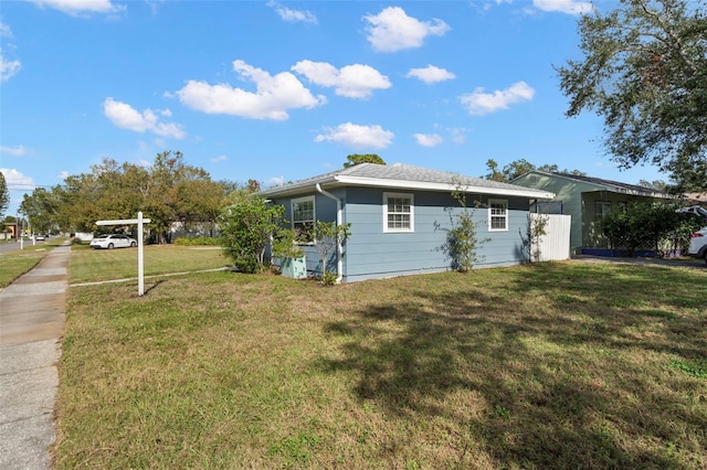 view of front facade with a front yard