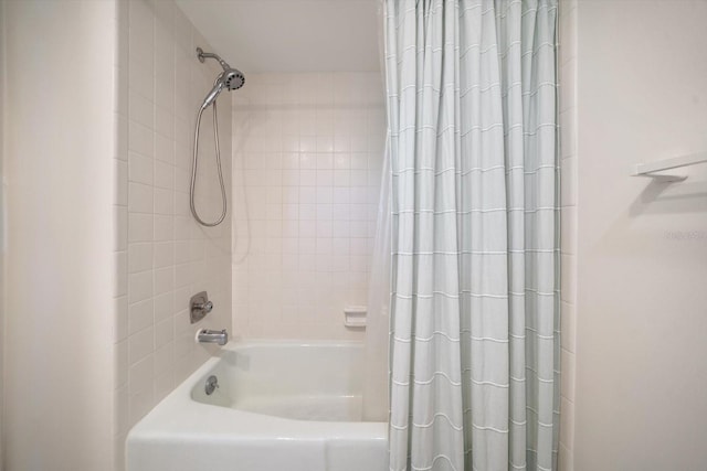 bathroom featuring shower / tub combo