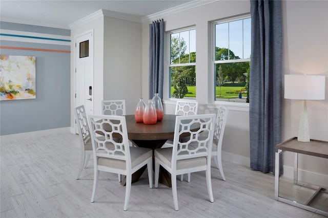 dining room featuring light hardwood / wood-style floors and crown molding