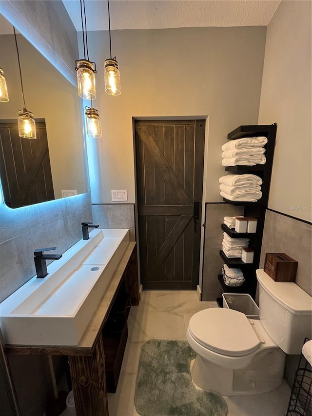 bathroom featuring toilet and sink