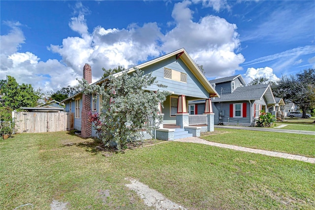 view of front of house featuring a porch and a front lawn