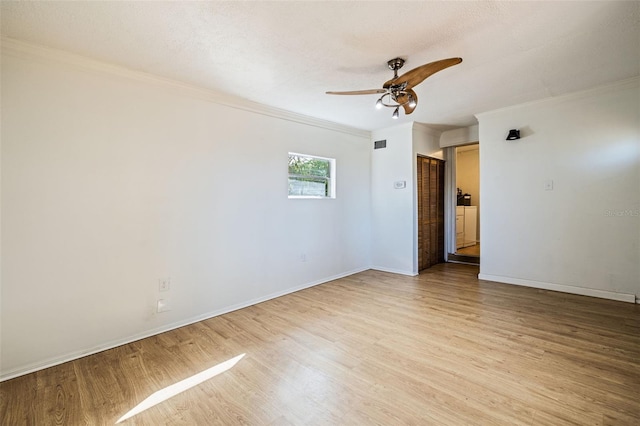 unfurnished room featuring a textured ceiling, light hardwood / wood-style floors, ceiling fan, and ornamental molding