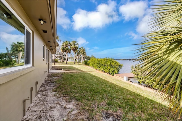 view of yard featuring a water view