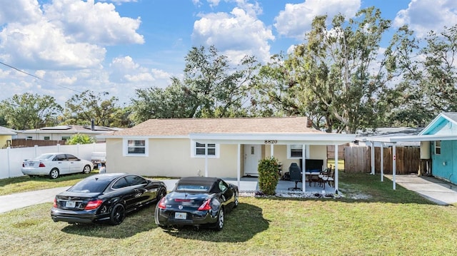 view of front of property featuring covered porch and a front yard