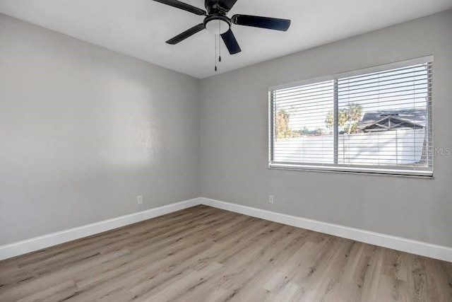 empty room featuring light hardwood / wood-style floors and ceiling fan