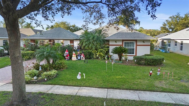 view of front of house featuring a front lawn