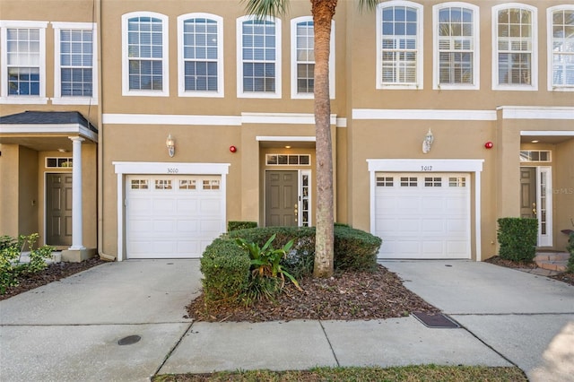 townhome / multi-family property featuring a garage