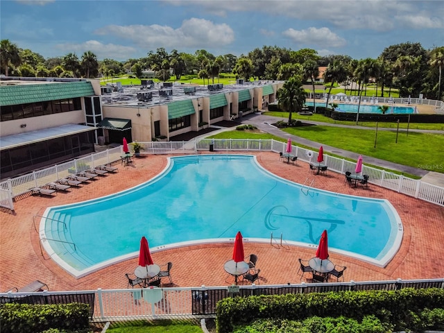 view of swimming pool