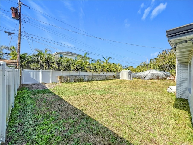 view of yard with a shed