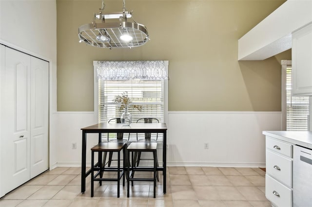 dining room with light tile patterned floors