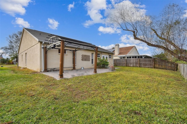 view of yard featuring a patio area