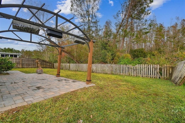 view of yard featuring a patio area