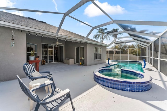 view of pool featuring ceiling fan, a lanai, an in ground hot tub, and a patio