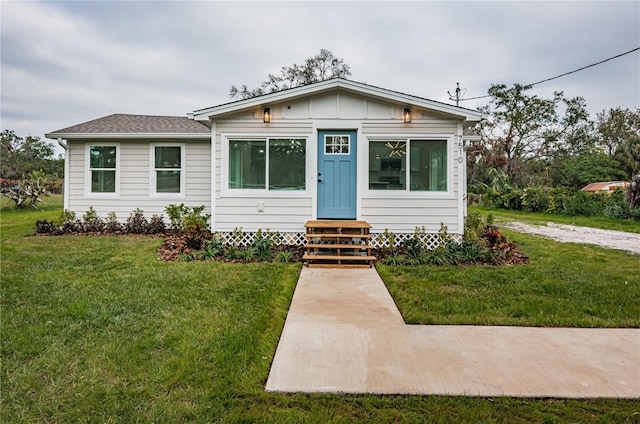 view of front of home featuring a front yard