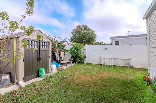 view of yard with a storage shed