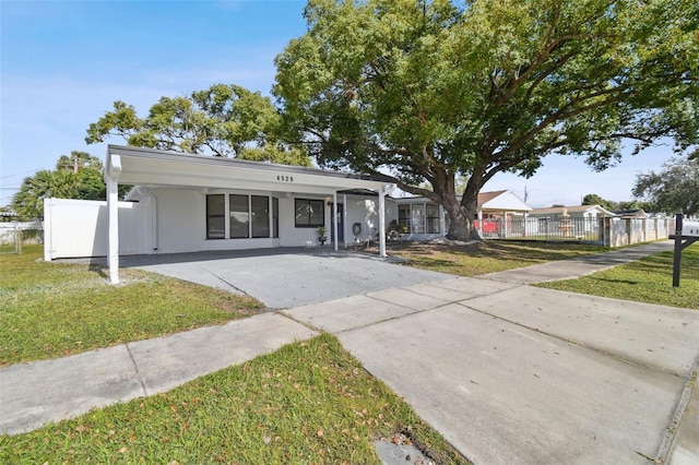 single story home featuring a carport and a front lawn