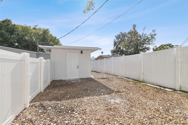 view of yard with a storage shed