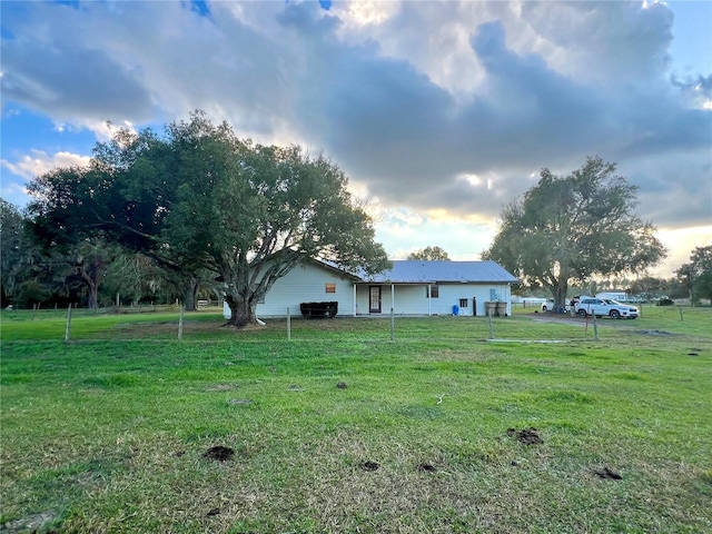 view of yard at dusk