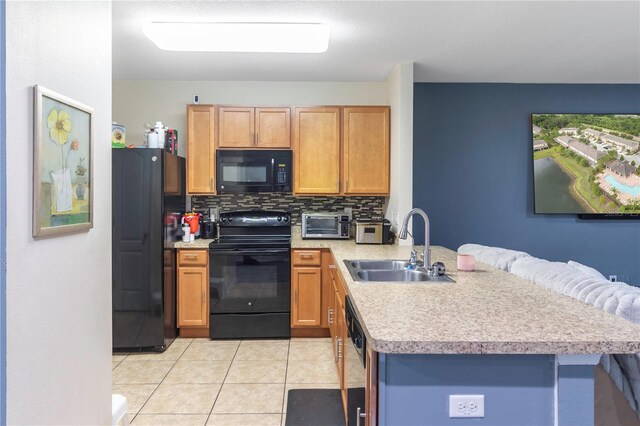 12827 Buffalo Run Dr, Gibsonton, FL 33534 - kitchen featuring black appliances, a sink, a peninsula, light countertops, and decorative backsplash