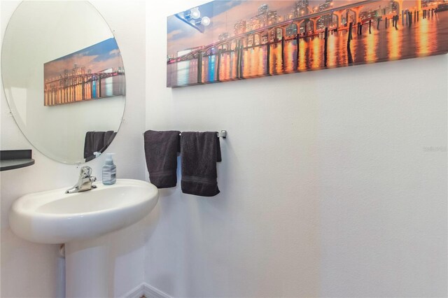 12827 Buffalo Run Dr, Gibsonton, FL 33534 - bathroom featuring a sink