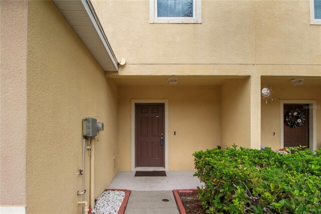 12827 Buffalo Run Dr, Gibsonton, FL 33534 - doorway to property featuring stucco siding