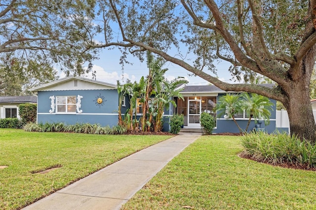 single story home featuring a front lawn