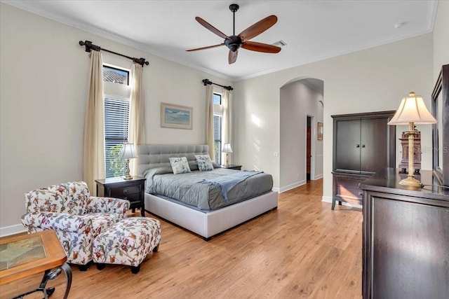 bedroom featuring light hardwood / wood-style floors, ceiling fan, and crown molding