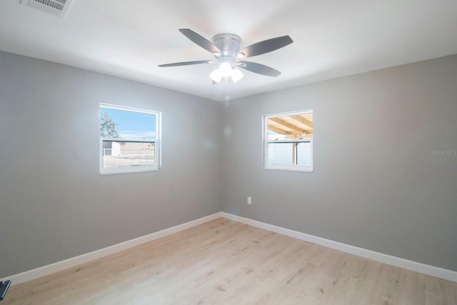 empty room featuring light hardwood / wood-style floors and ceiling fan