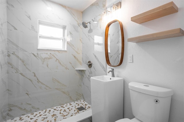 bathroom featuring toilet and tiled shower