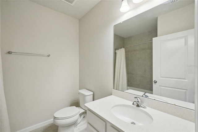 bathroom with curtained shower, vanity, and toilet