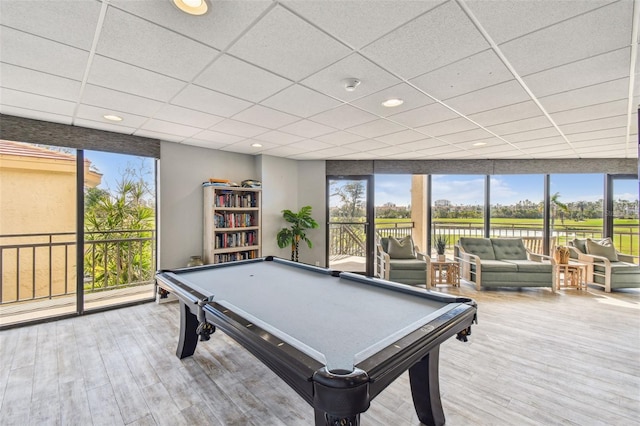 playroom with a drop ceiling, pool table, and hardwood / wood-style flooring