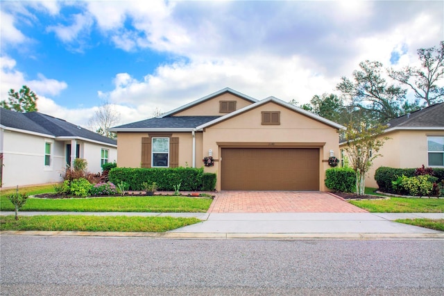 view of front facade featuring a front yard and a garage