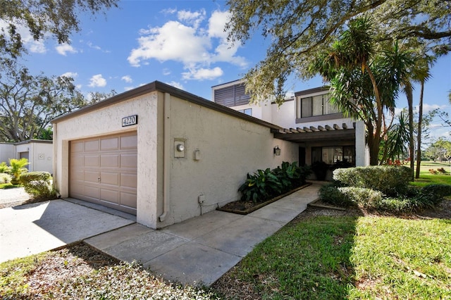 view of front of house featuring a garage