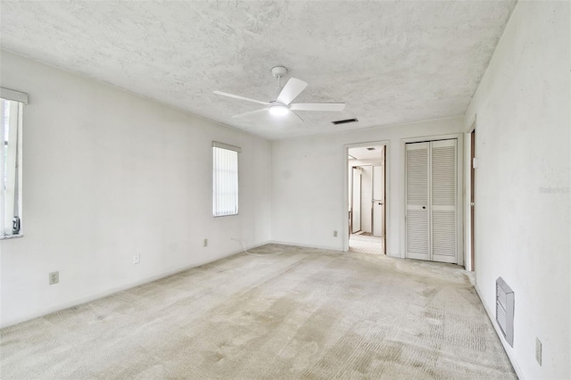 unfurnished room featuring ceiling fan and light colored carpet