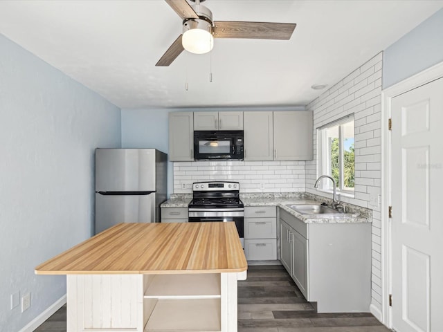 kitchen featuring appliances with stainless steel finishes, gray cabinets, dark hardwood / wood-style floors, and sink