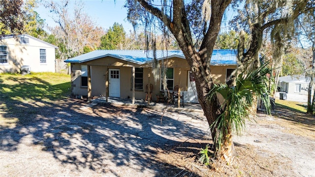 view of front of property featuring a patio area