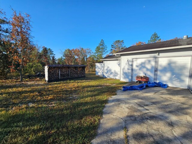 view of yard with a garage