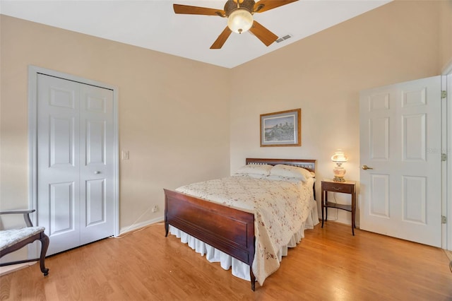 bedroom featuring a closet, light hardwood / wood-style flooring, and ceiling fan