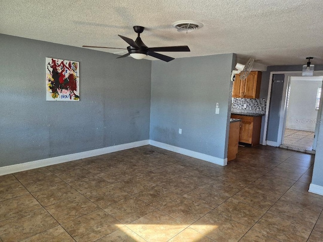 unfurnished room featuring ceiling fan