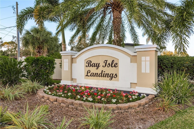 view of community / neighborhood sign