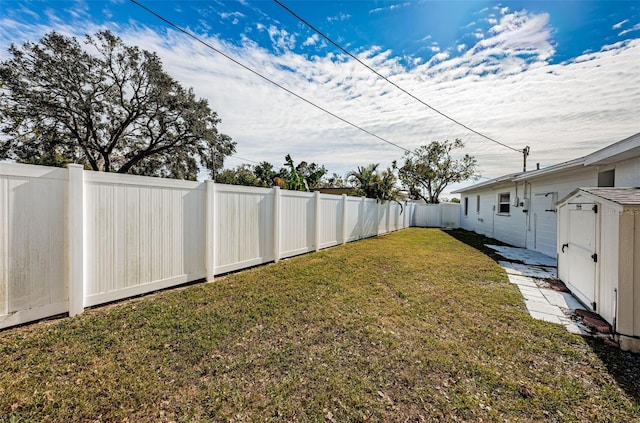 view of yard with a storage unit