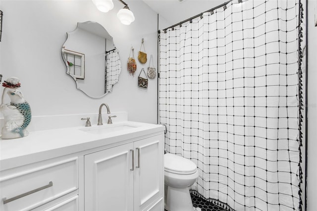 bathroom with a shower with curtain, vanity, and toilet